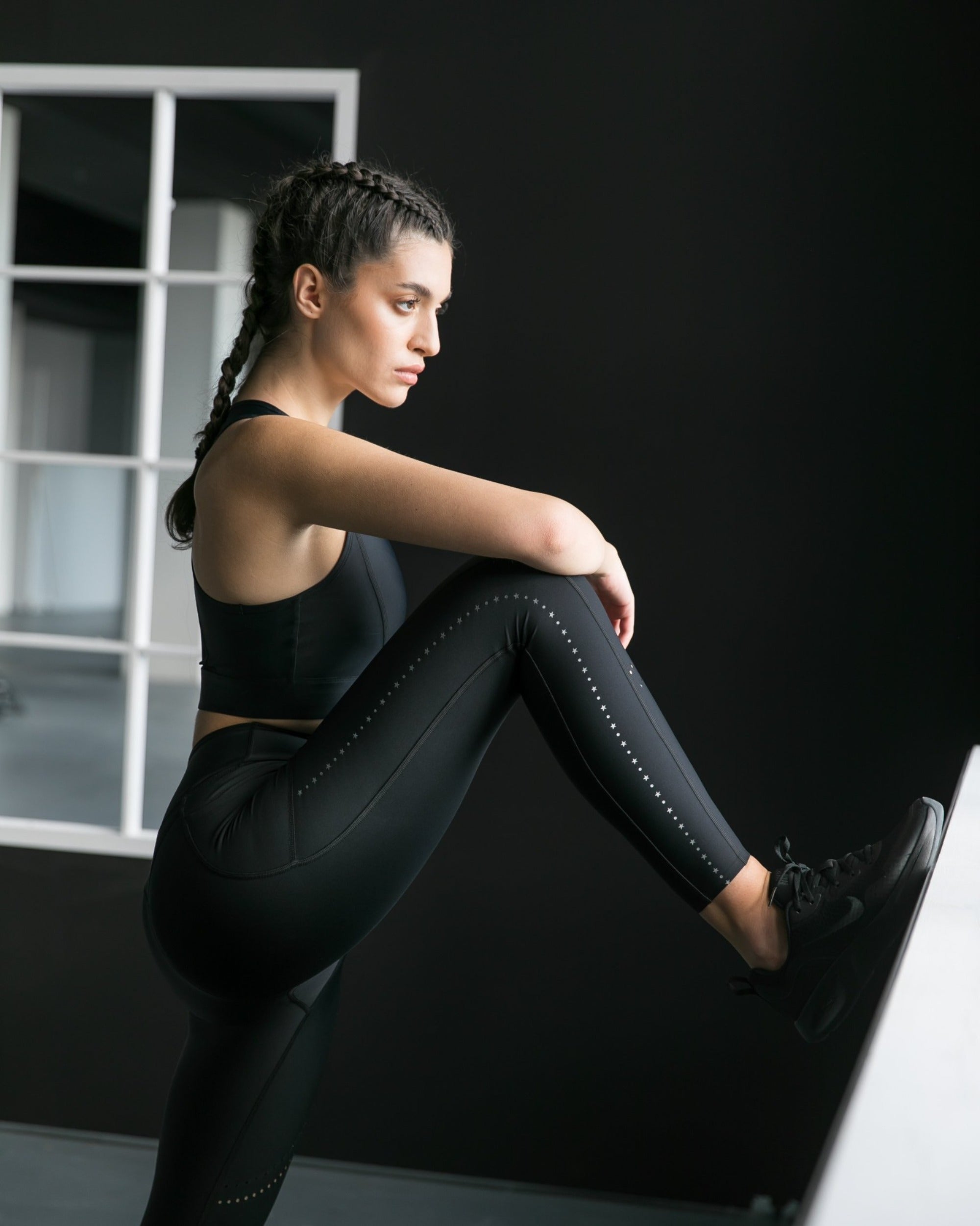 Haine Pilates; High waisted leggings; second-skin fit; side-pockets; high quality fabric; premium activewear; glam; support; extra breathable; flat-lock seams; high-rise; black leggings; quick moisture wicking; extra comfort; support waistband; colanti Pilates;